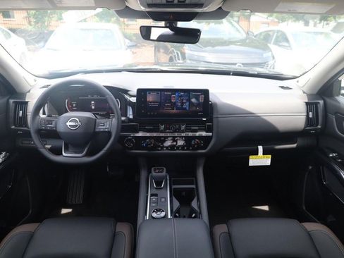 New 2026 Nissan Pathfinder Platinum AWD/4WD image 7