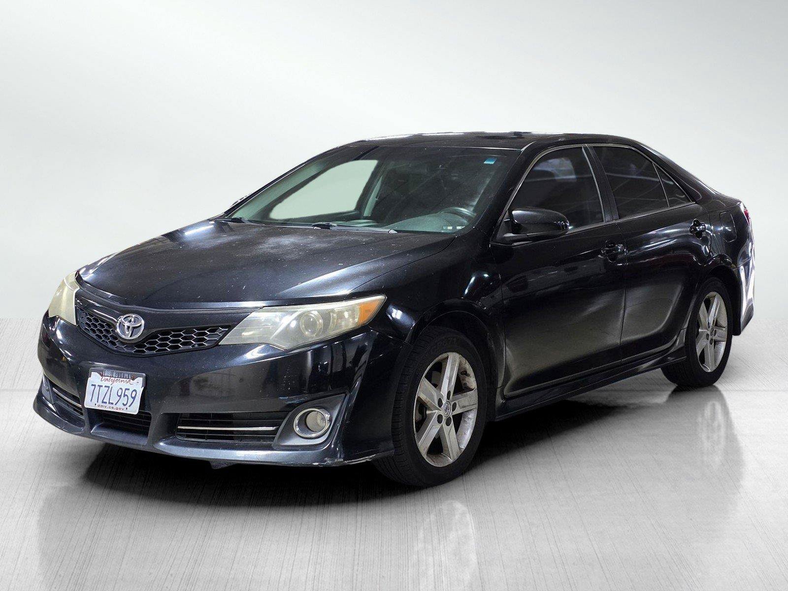Used 2014 Toyota Camry SE w/ Fleet Convenience Package FWD image 3