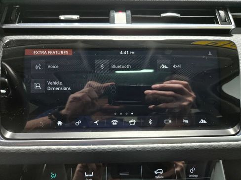 Used 2019 Land Rover Range Rover Velar S AWD/4WD image 23