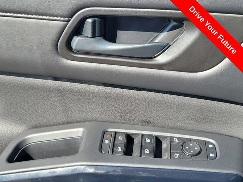 Used 2025 Nissan Pathfinder S FWD image 18