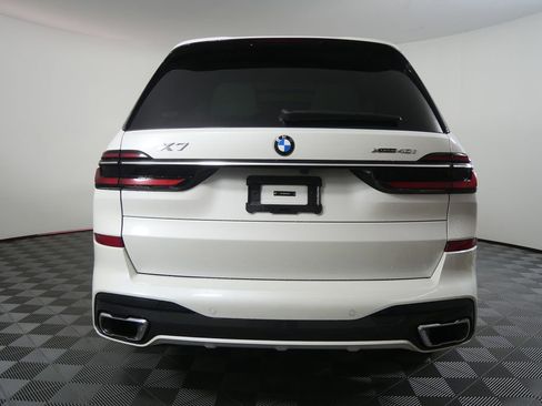 Used 2024 BMW X7 xDrive40i w/ M Sport Package AWD/4WD image 4