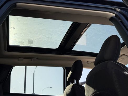 Used 2015 Jeep Cherokee Latitude w/ Comfort/Convenience Group AWD/4WD image 19