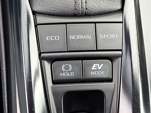 Used 2025 Toyota Camry LE image 28