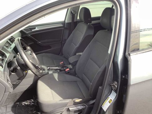 Used 2016 Volkswagen Golf S image 11