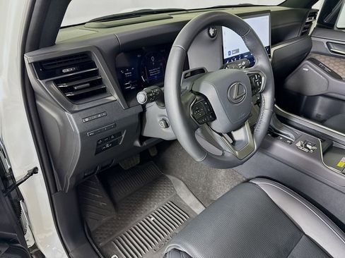 Certified 2025 Lexus GX 550 w/ Accessory Package (2T) AWD/4WD image 9