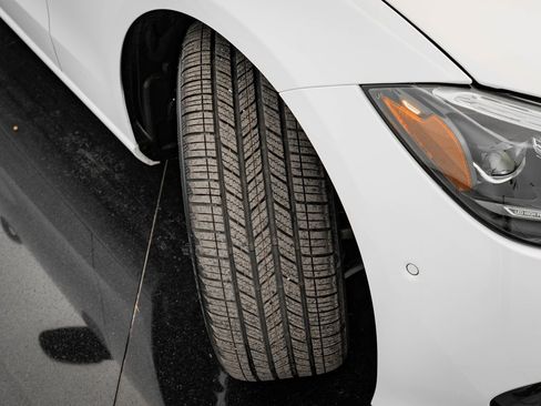 Used 2024 Mercedes-Benz C 300 4MATIC Sedan image 44