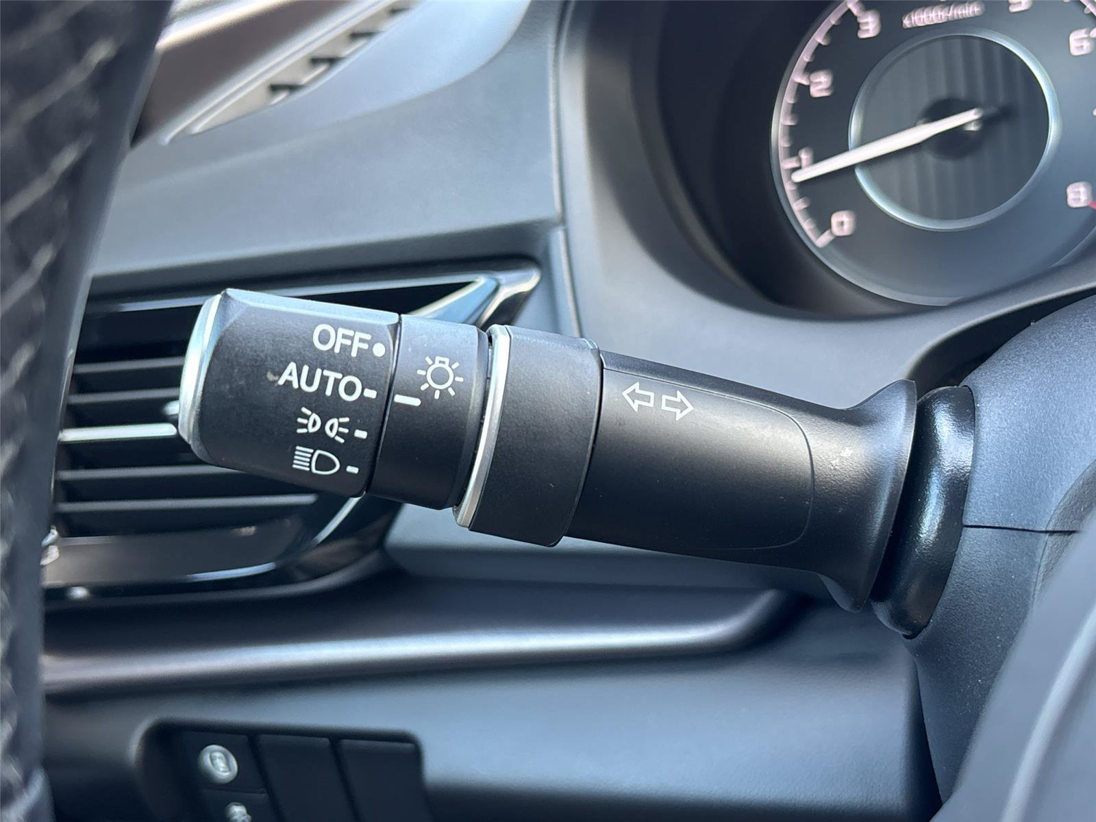 Certified 2025 Acura RDX SH-AWD image 9