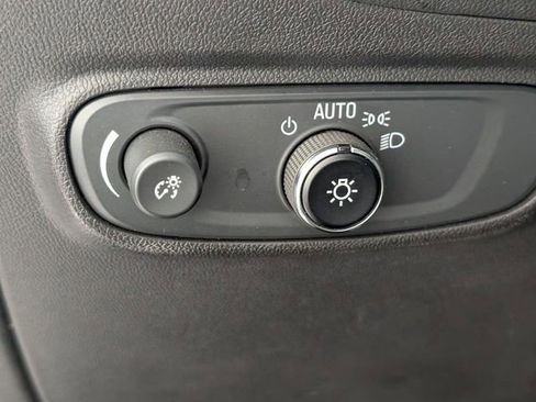 Certified 2023 Chevrolet Equinox LT w/ Driver Convenience Package image 16