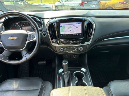 Used 2020 Chevrolet Traverse LT w/ LT Premium Package FWD image 11