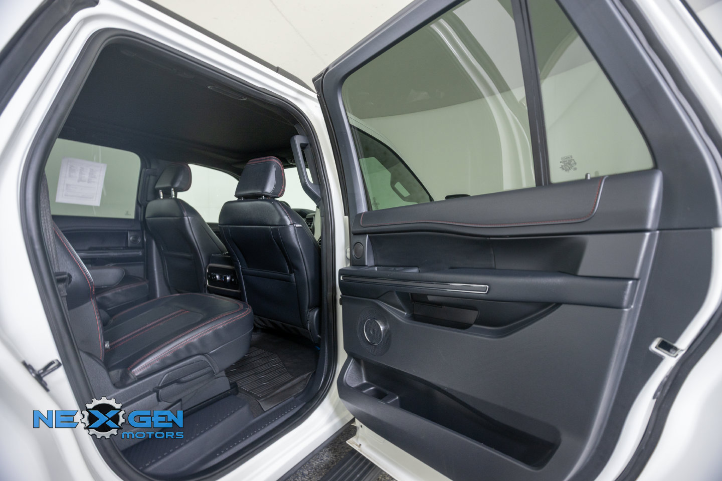 Used 2024 Ford Expedition Max Limited AWD/4WD image 40