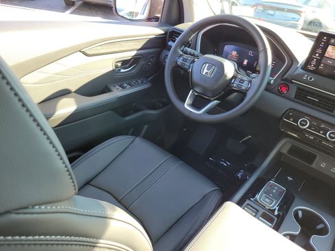 New 2026 Honda Pilot Touring image 3
