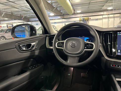 Certified 2025 Volvo XC60 B5 Plus image 25