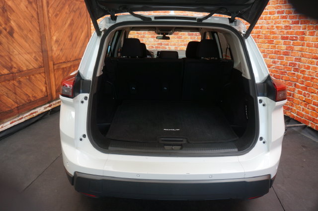 Certified 2025 Nissan Rogue SV AWD/4WD image 39
