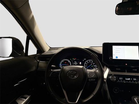 Used 2023 Toyota Venza LE image 23