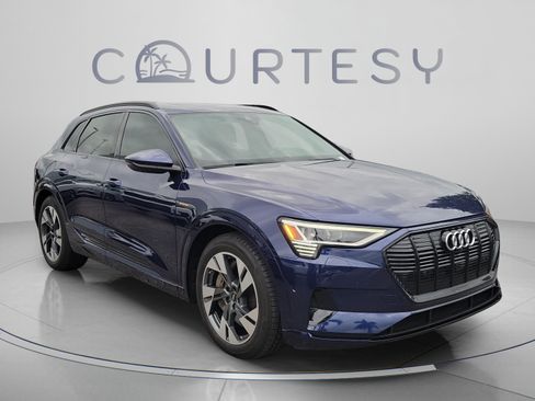 Used 2022 Audi e-tron Premium AWD/4WD image 4
