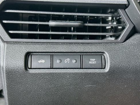 Used 2024 Nissan Altima 2.5 SV FWD image 17