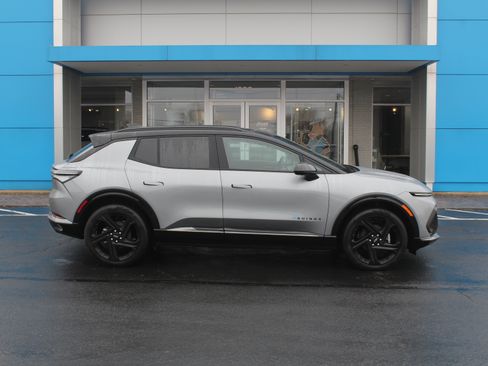 New 2026 Chevrolet Equinox EV RS image 3