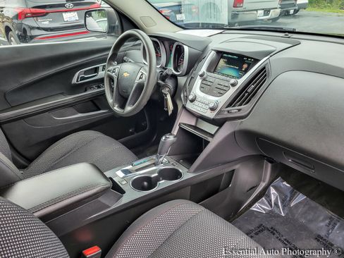 Used 2017 Chevrolet Equinox LS image 31