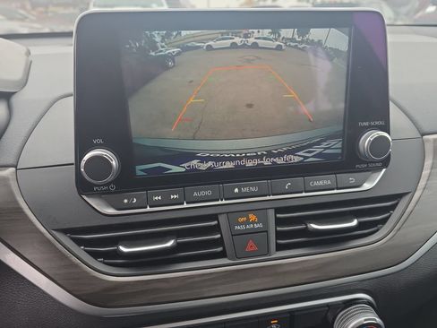 Used 2025 Nissan Altima 2.5 SV FWD image 18