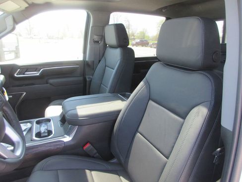 New 2026 GMC Sierra 2500 SLT w/ SLT Premium Package AWD/4WD image 12