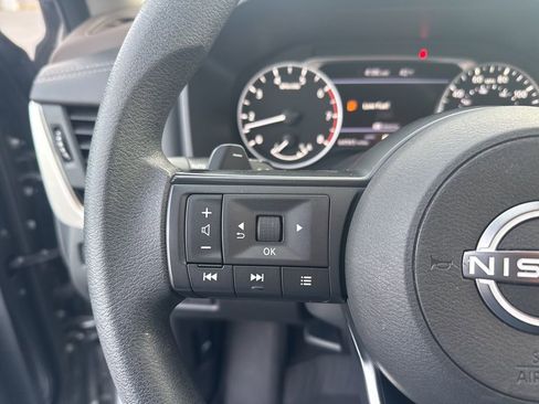 Used 2023 Nissan Rogue S image 27