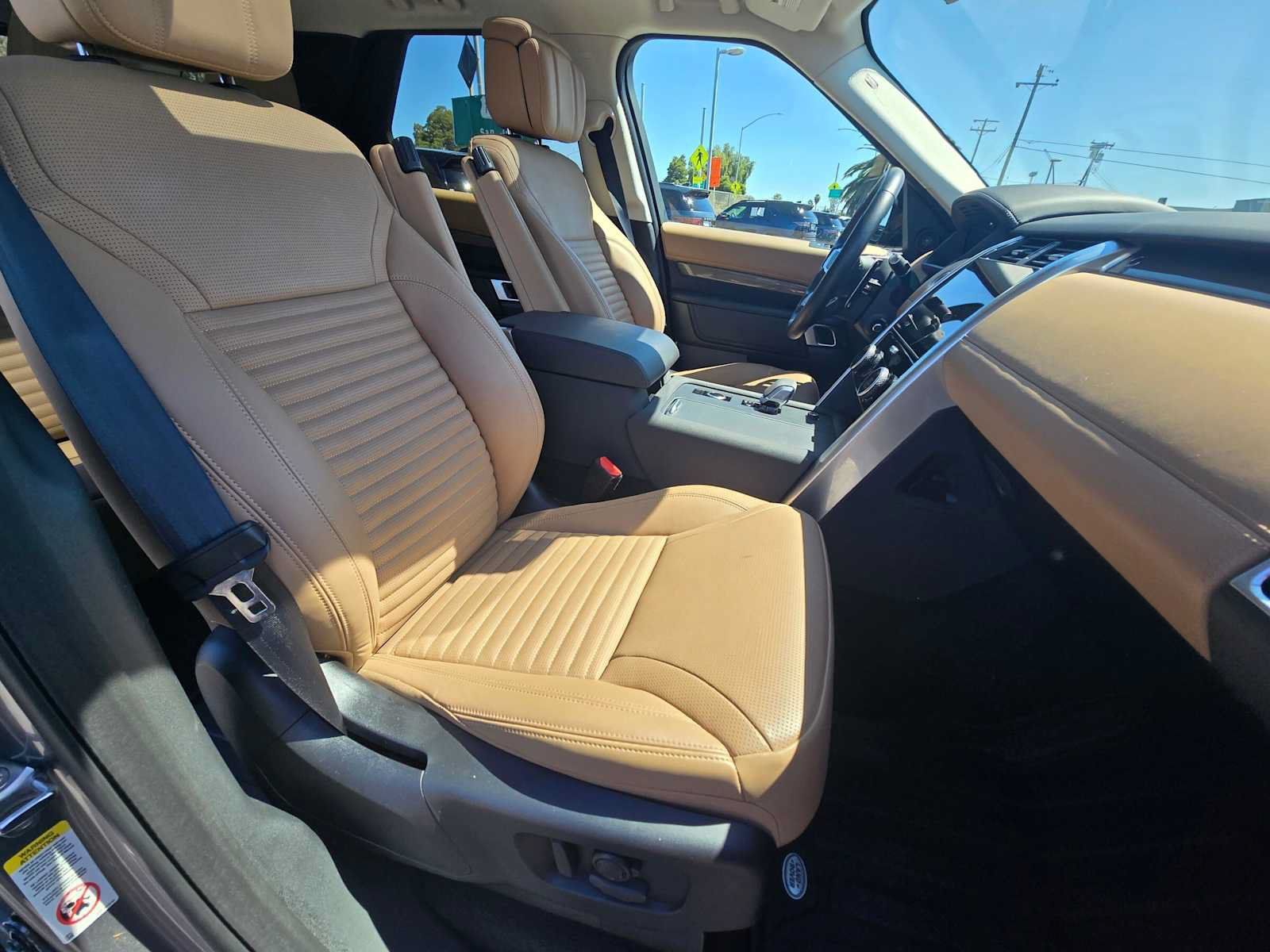 Used 2025 Land Rover Discovery Metropolitan Edition AWD/4WD image 10