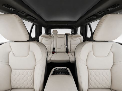 Certified 2026 Volvo XC90 B6 Plus AWD/4WD image 16