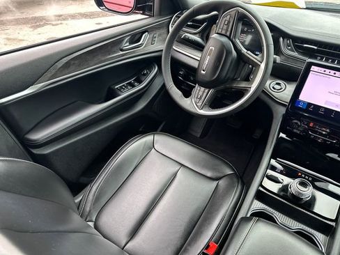 Used 2025 Jeep Grand Cherokee Limited image 20