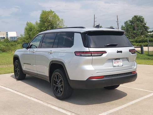 Used 2024 Jeep Grand Cherokee L Altitude RWD image 7