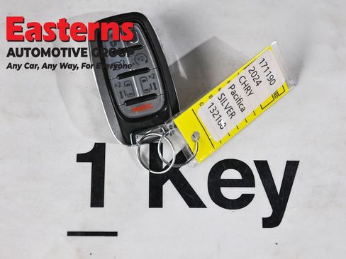 Used 2024 Chrysler Pacifica Touring-L FWD image 25