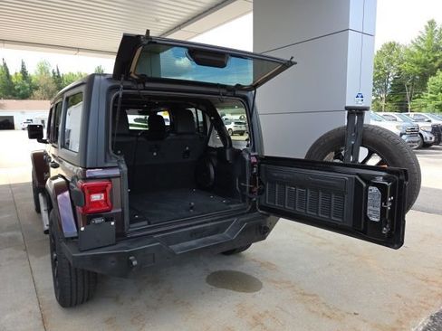 Used 2024 Jeep Wrangler Unlimited Sahara w/ Technology Group AWD/4WD image 33