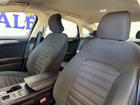 Used 2018 Ford Fusion SE w/ Fusion SE Technology Package image 12