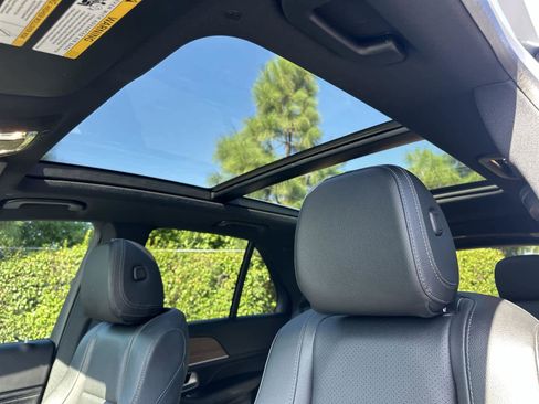 Used 2025 Mercedes-Benz GLE 450e 4MATIC image 32