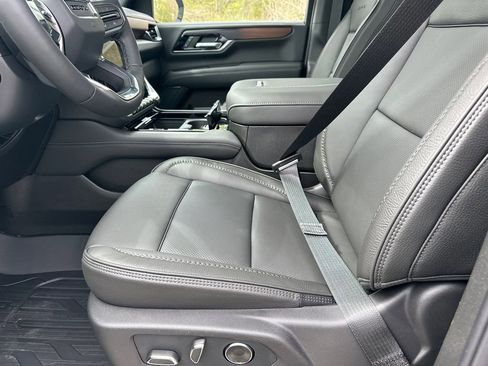 New 2026 GMC Yukon XL Denali w/ Denali Reserve Package image 10