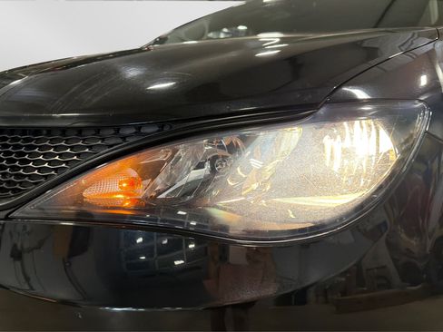 Used 2023 Chrysler Voyager LX FWD image 13
