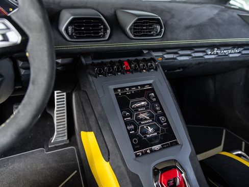Used 2022 Lamborghini Huracan STO RWD image 20