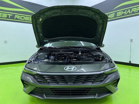 Used 2025 Hyundai Elantra SE FWD image 4