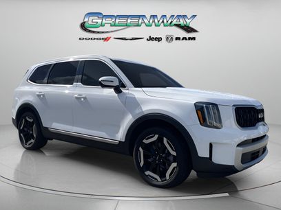 Used 2024 Kia Telluride EX w/ EX Captain's Chair Package