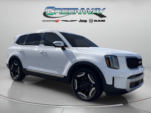 Used 2024 Kia Telluride EX w/ EX Captain's Chair Package FWD image 1