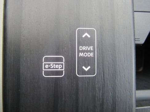 Used 2023 Nissan Ariya FWD image 46