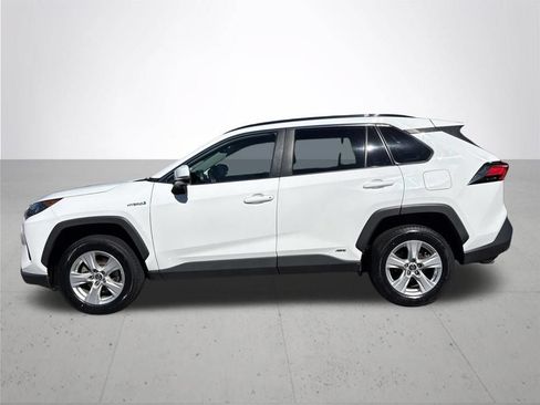 Used 2019 Toyota RAV4 LE w/ Carpet Mat Package AWD/4WD image 10
