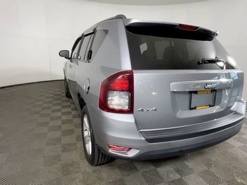 Used 2016 Jeep Compass Latitude AWD/4WD image 6