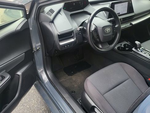 Used 2024 Toyota Prius LE FWD image 3