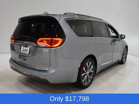 Used 2020 Chrysler Pacifica Limited image 4