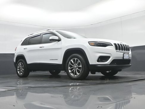 Used 2019 Jeep Cherokee Latitude Plus w/ Cold Weather Group AWD/4WD image 53