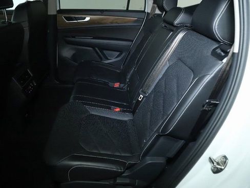 Used 2024 Volkswagen Atlas SE AWD/4WD image 14