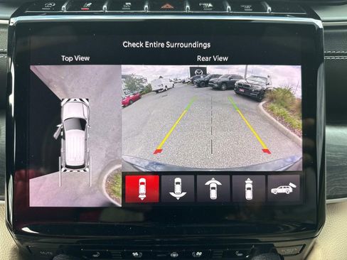 Used 2023 Jeep Grand Cherokee Limited w/ Luxury Tech Group II RWD image 32
