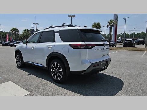 New 2026 Nissan Pathfinder Platinum FWD image 27