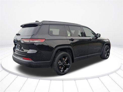 Used 2021 Jeep Grand Cherokee L Laredo image 3