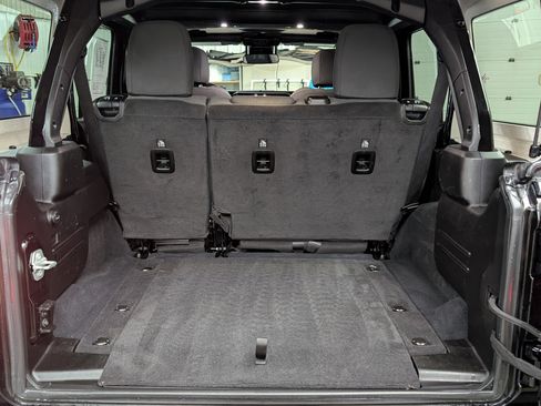 Used 2024 Jeep Wrangler Unlimited Rubicon image 22